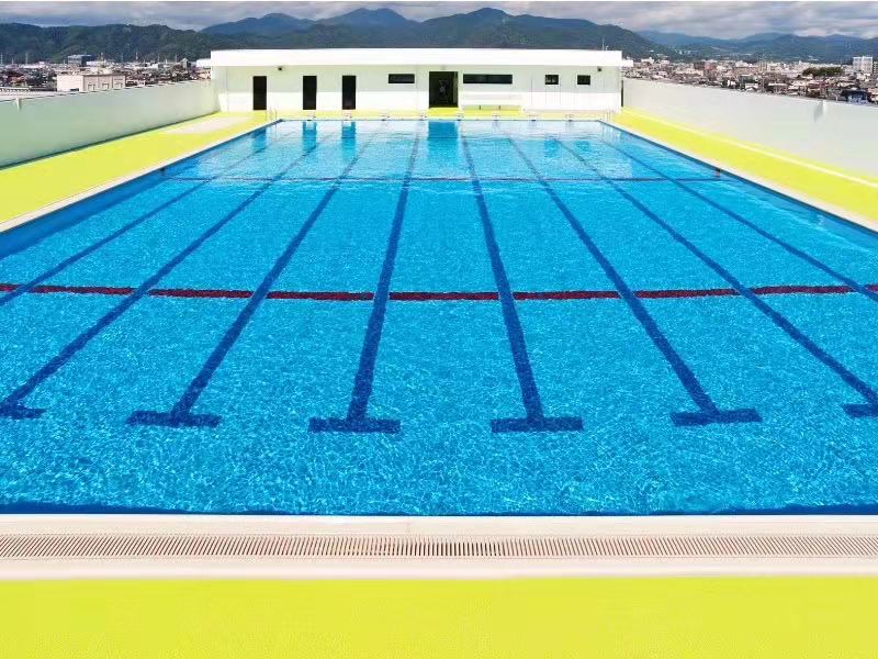 如何对一体化游泳池设备进行清洁和消毒